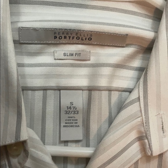 Perry Ellis buttoned down - Picture 2 of 3